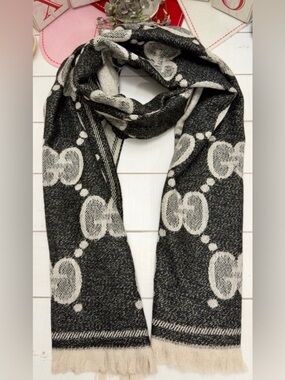 Gucci Jumbo GG Scarf